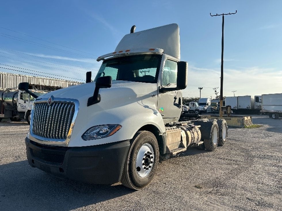 Day Cab Tractor-Heavy Duty Tractors-International-2020-LT625-Medley-FL-120,899\n\t\tmiles-$ 34,500 - Image 3