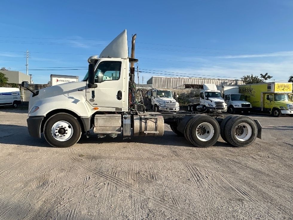 Day Cab Tractor-Heavy Duty Tractors-International-2020-LT625-Medley-FL-120,899\n\t\tmiles-$ 34,500 - Image 4