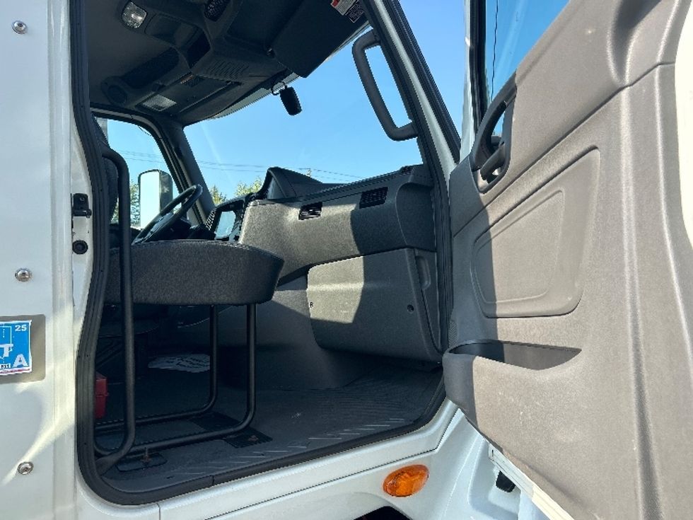 Day Cab Tractor-Heavy Duty Tractors-International-2020-LT625-Milwaukee-WI-520,985\n\t\tmiles-$ 25,750 - Image 12