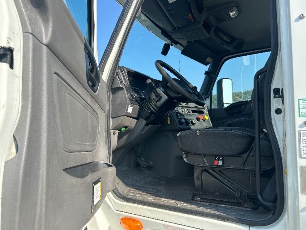 Day Cab Tractor-Heavy Duty Tractors-International-2020-LT625-Milwaukee-WI-520,985\n\t\tmiles-$ 25,750 - Image 9