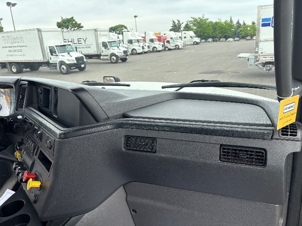 Day Cab Tractor-Heavy Duty Tractors-International-2020-LT625-Mississauga-ON-156,550\n\t\tkm-$ 72,000 - Image 13