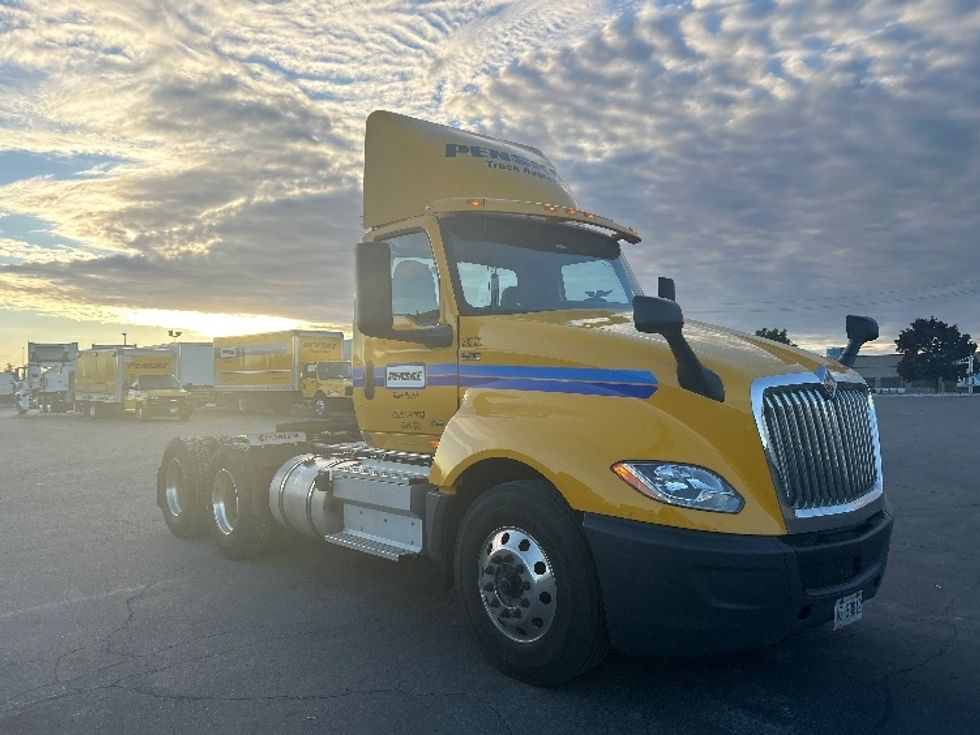 Day Cab Tractor-Heavy Duty Tractors-International-2020-LT625-Mississauga-ON-355,925\n\t\tkm-$ 18,000 - Image 1