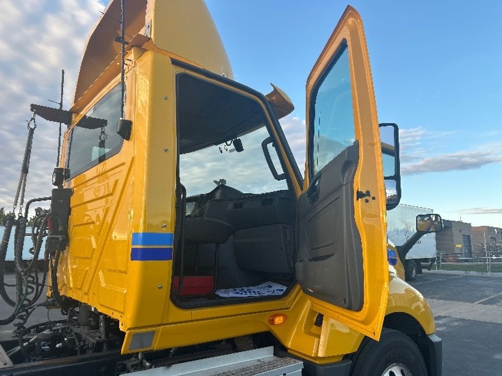 Day Cab Tractor-Heavy Duty Tractors-International-2020-LT625-Mississauga-ON-355,925\n\t\tkm-$ 18,000 - Image 12