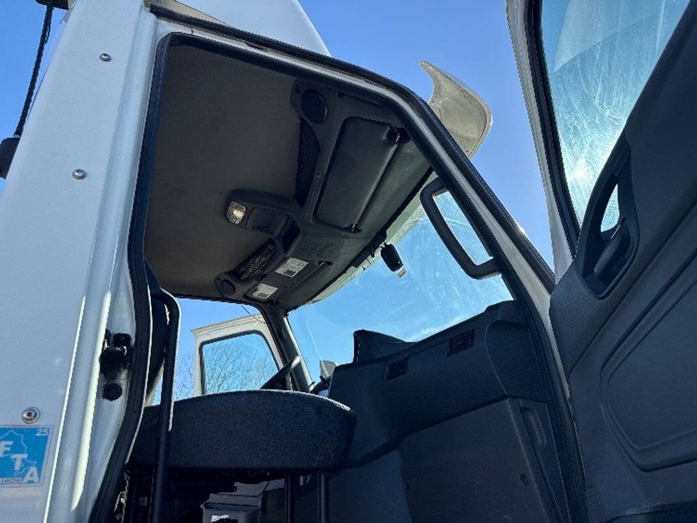 Day Cab Tractor-Heavy Duty Tractors-International-2020-LT625-Mississauga-ON-379,698\n\t\tkm-$ 43,750 - Image 12