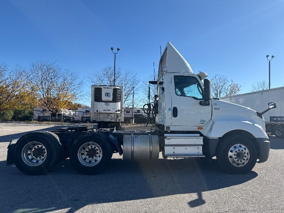 Day Cab Tractor-Heavy Duty Tractors-International-2020-LT625-Mississauga-ON-379,698\n\t\tkm-$ 43,750 - Image 8