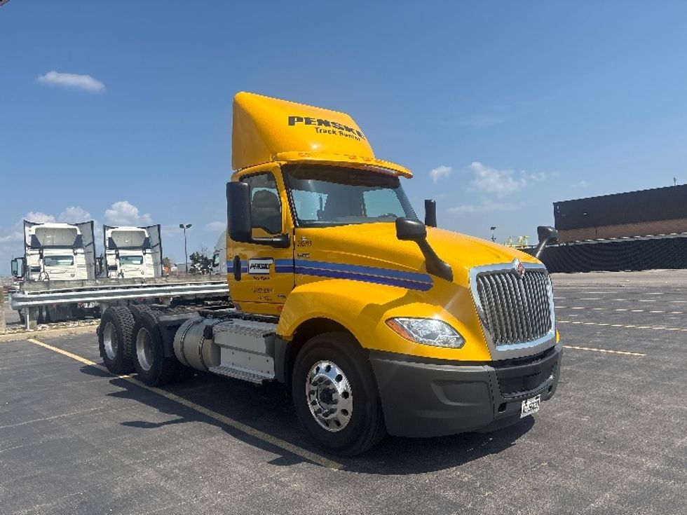 Day Cab Tractor-Heavy Duty Tractors-International-2020-LT625-Mississauga-ON-418,088\n\t\tkm-$ 39,000 - Image 1