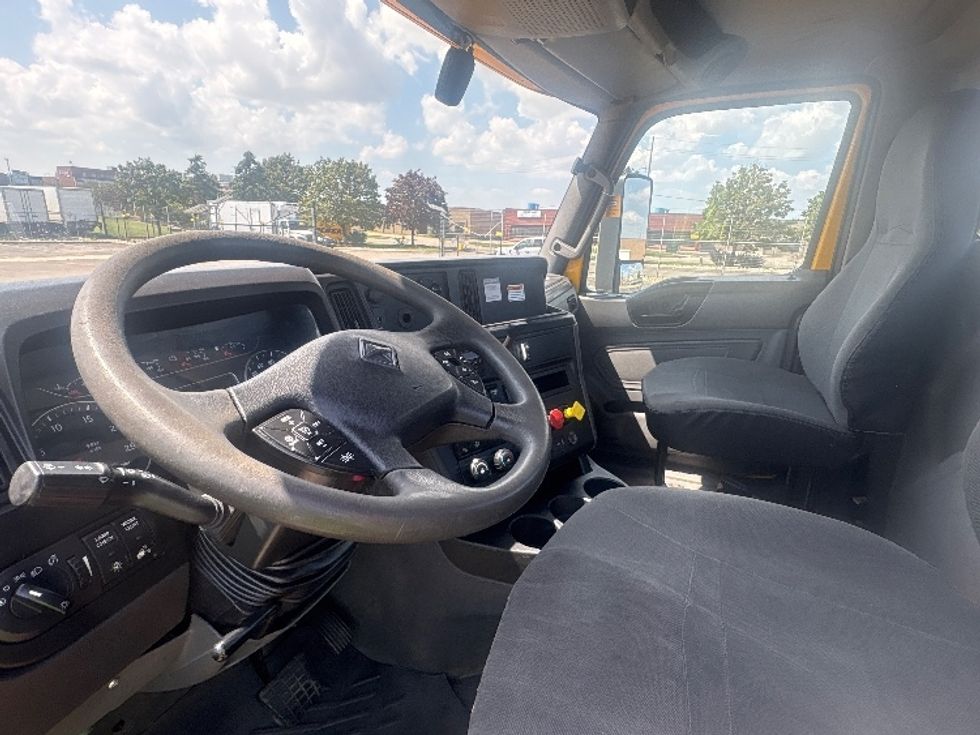 Day Cab Tractor-Heavy Duty Tractors-International-2020-LT625-Mississauga-ON-418,088\n\t\tkm-$ 39,000 - Image 10