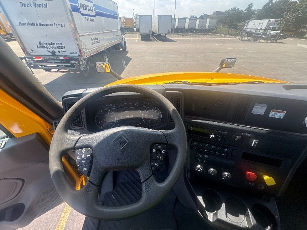 Day Cab Tractor-Heavy Duty Tractors-International-2020-LT625-Mississauga-ON-418,088\n\t\tkm-$ 39,000 - Image 11