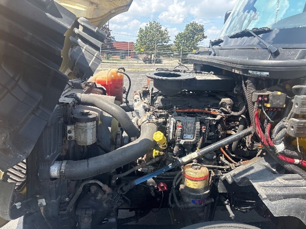 Day Cab Tractor-Heavy Duty Tractors-International-2020-LT625-Mississauga-ON-418,088\n\t\tkm-$ 39,000 - Image 16