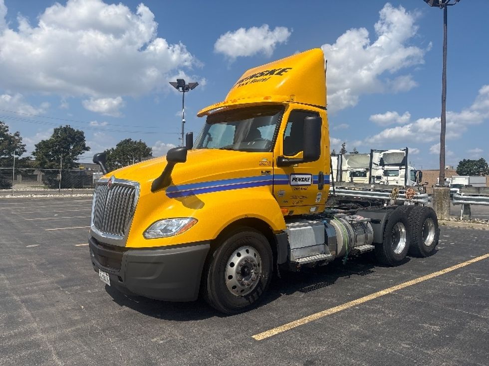 Day Cab Tractor-Heavy Duty Tractors-International-2020-LT625-Mississauga-ON-418,088\n\t\tkm-$ 39,000 - Image 3