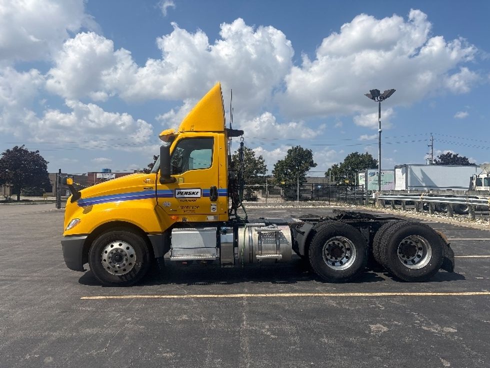 Day Cab Tractor-Heavy Duty Tractors-International-2020-LT625-Mississauga-ON-418,088\n\t\tkm-$ 39,000 - Image 4
