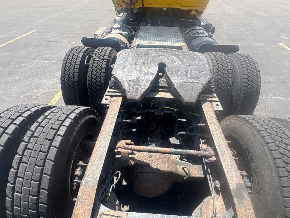 Day Cab Tractor-Heavy Duty Tractors-International-2020-LT625-Mississauga-ON-418,088\n\t\tkm-$ 39,000 - Image 6
