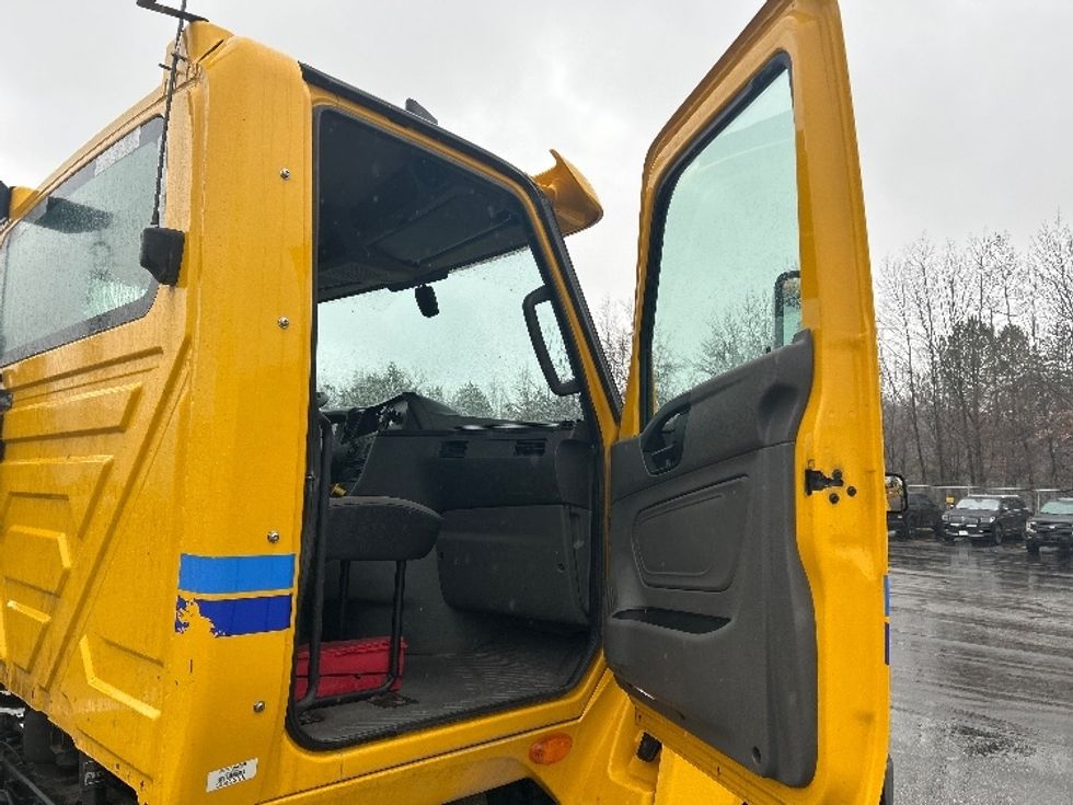 Day Cab Tractor-Heavy Duty Tractors-International-2020-LT625-Oakwood Village-OH-296,550\n\t\tmiles-$ 26,000 - Image 11