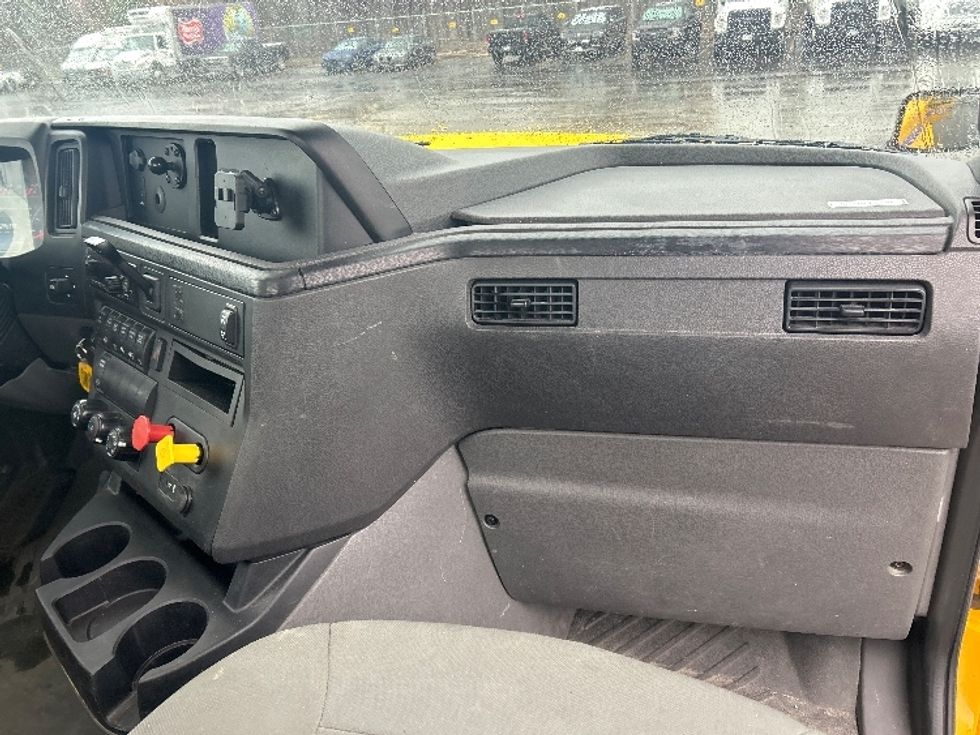 Day Cab Tractor-Heavy Duty Tractors-International-2020-LT625-Oakwood Village-OH-296,550\n\t\tmiles-$ 26,000 - Image 12