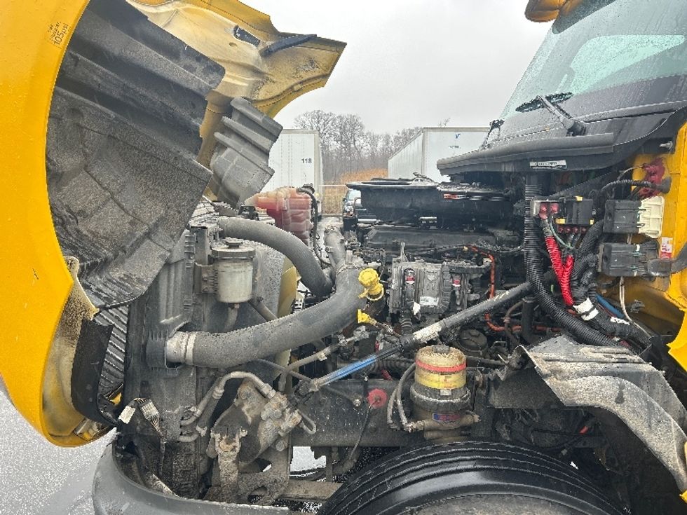 Day Cab Tractor-Heavy Duty Tractors-International-2020-LT625-Oakwood Village-OH-296,550\n\t\tmiles-$ 26,000 - Image 15