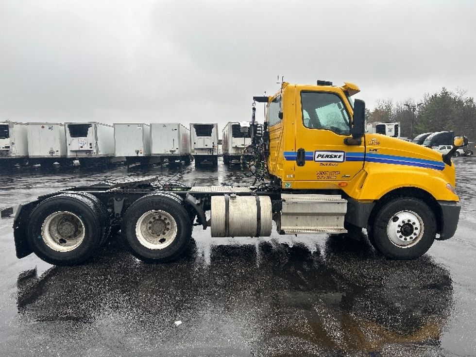 Day Cab Tractor-Heavy Duty Tractors-International-2020-LT625-Oakwood Village-OH-296,550\n\t\tmiles-$ 26,000 - Image 8