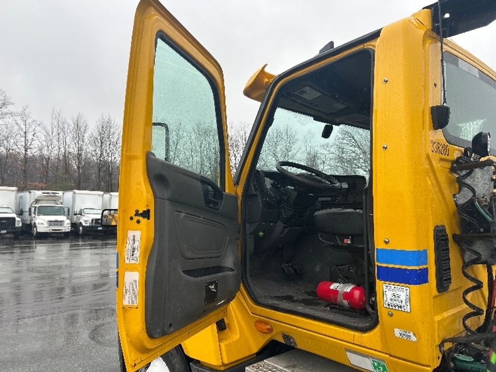 Day Cab Tractor-Heavy Duty Tractors-International-2020-LT625-Oakwood Village-OH-296,550\n\t\tmiles-$ 26,000 - Image 9