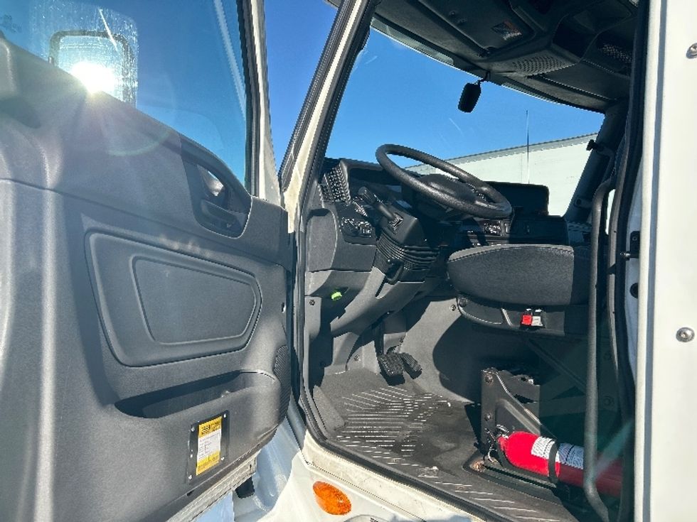 Day Cab Tractor-Heavy Duty Tractors-International-2020-LT625-Parsippany-NJ-325,418\n\t\tmiles-$ 30,500 - Image 9