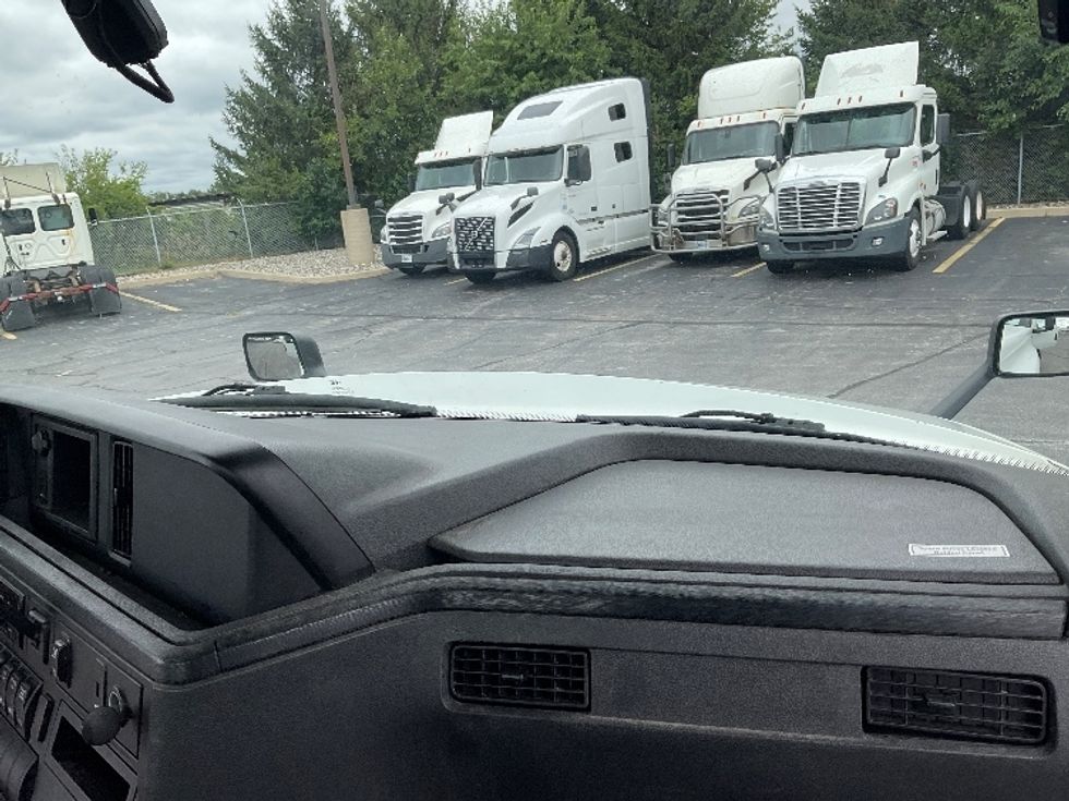 Day Cab Tractor-Heavy Duty Tractors-International-2020-LT625-Perrysburg-OH-553,891\n\t\tmiles-$ 30,250 - Image 13