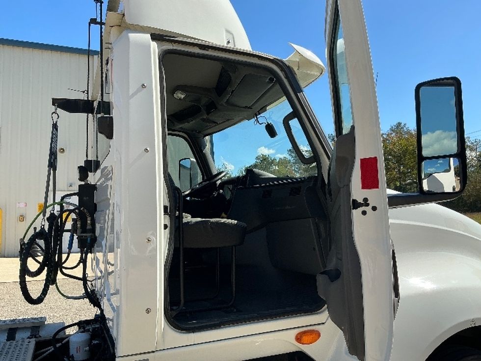 Day Cab Tractor-Heavy Duty Tractors-International-2020-LT625-Prince George-VA-165,670\n\t\tmiles-$ 40,250 - Image 12