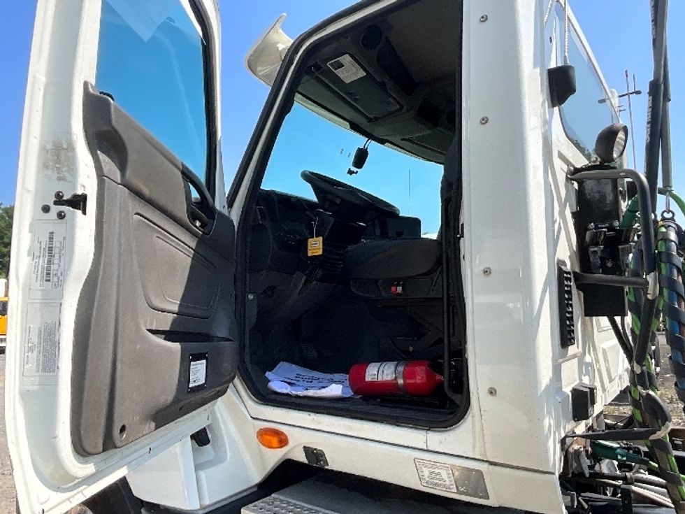 2020 International LT625 LT photo 11