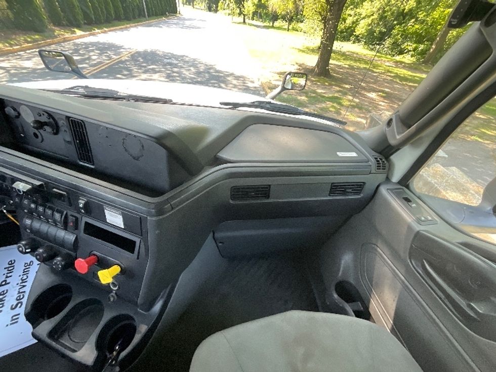 2020 International LT625 LT photo 12
