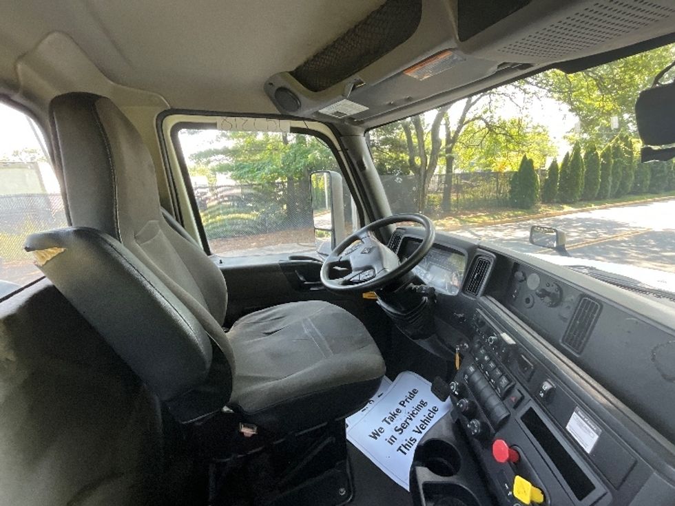 2020 International LT625 LT photo 13