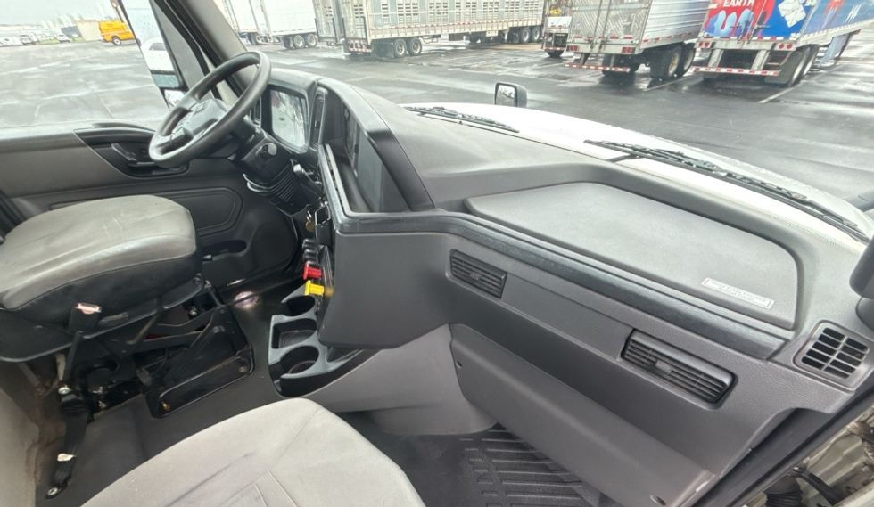 2020 International LT625 LT photo 12