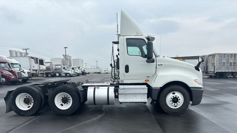 2020 International LT625 LT photo 8