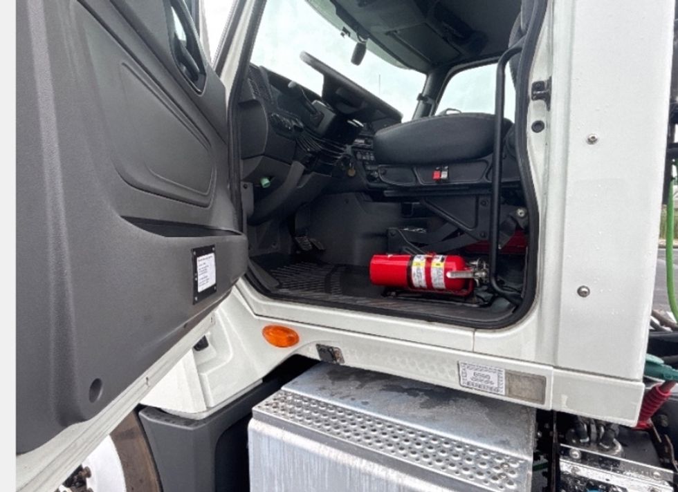 2020 International LT625 LT photo 9