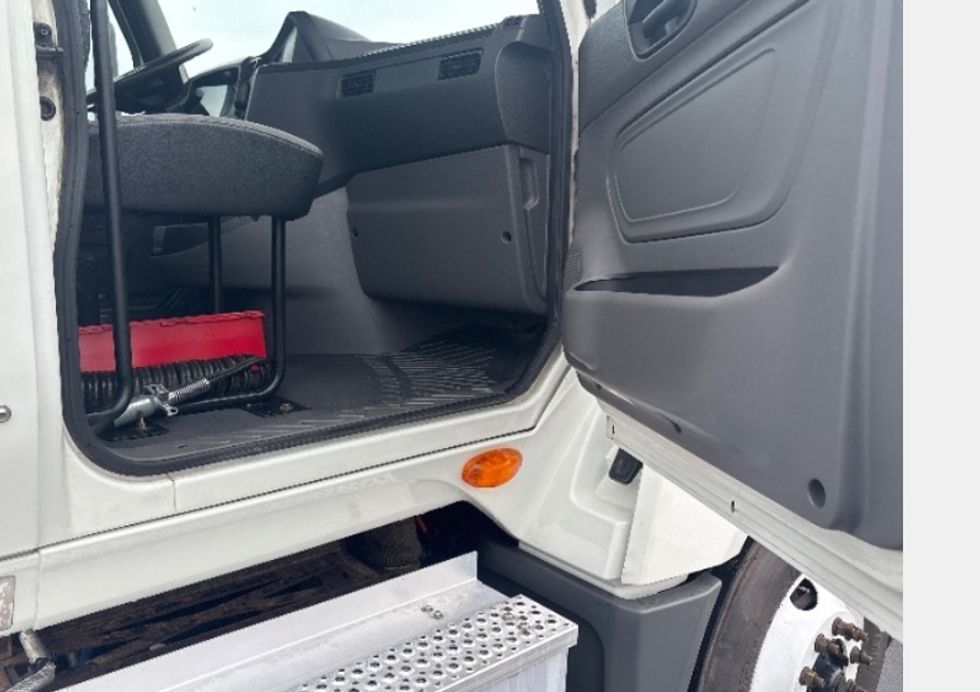 Day Cab Tractor-Heavy Duty Tractors-International-2020-LT625-Richmond-IN-329,753\n\t\tmiles-$ 29,750 - Image 12