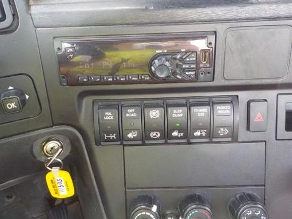 Day Cab Tractor-Heavy Duty Tractors-International-2020-LT625-Rockwall-TX-237,452\n\t\tmiles-$ 36,250 - Image 12