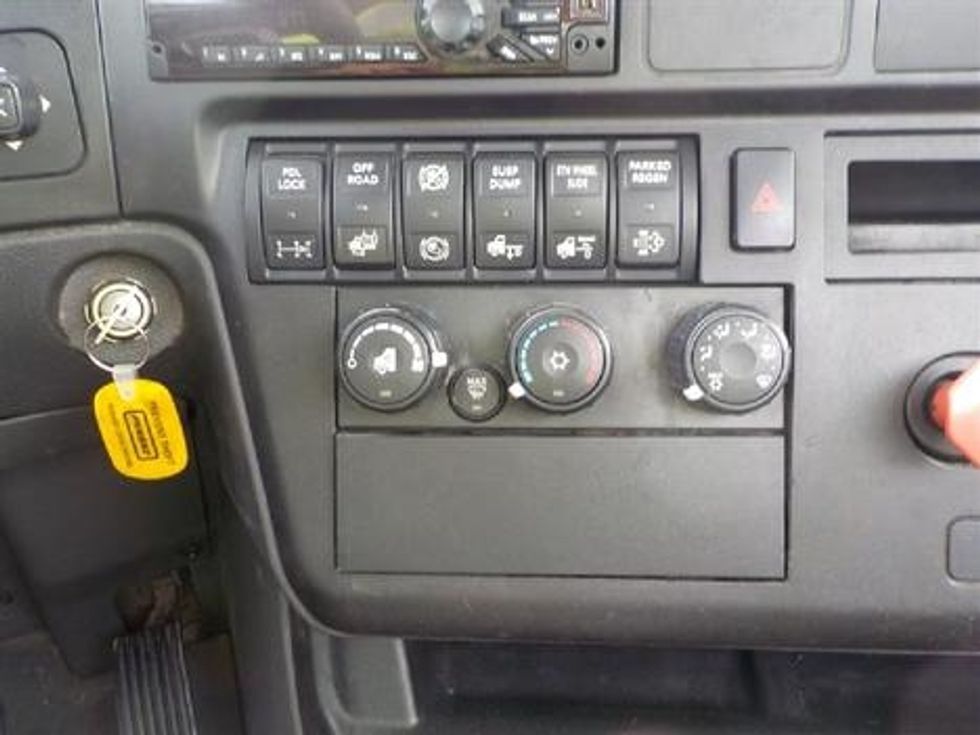 Day Cab Tractor-Heavy Duty Tractors-International-2020-LT625-Rockwall-TX-279,320\n\t\tmiles-$ 32,250 - Image 10