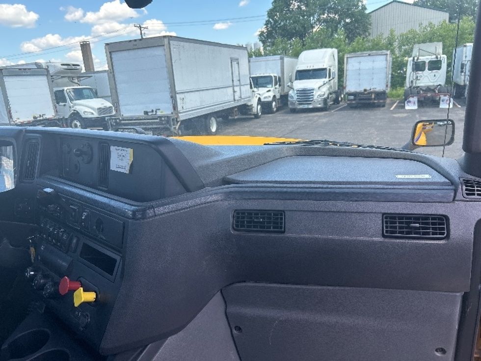 Day Cab Tractor-Heavy Duty Tractors-International-2020-LT625-Roseville-MN-264,605\n\t\tmiles-$ 29,000 - Image 13