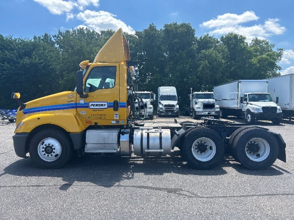 Day Cab Tractor-Heavy Duty Tractors-International-2020-LT625-Roseville-MN-264,605\n\t\tmiles-$ 29,000 - Image 4