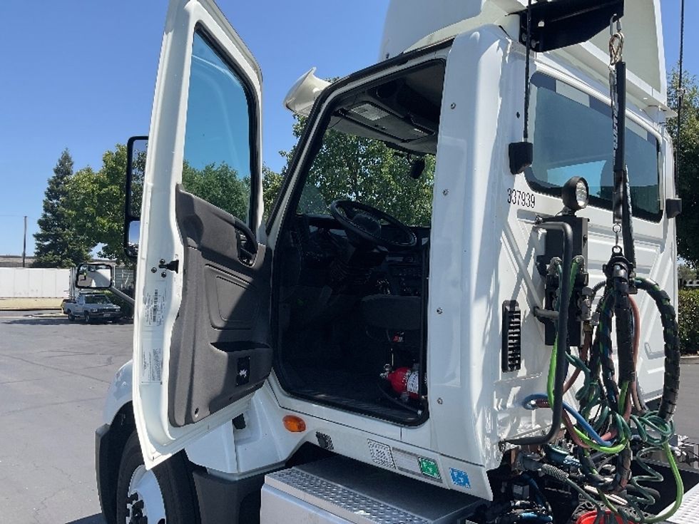 Day Cab Tractor-Heavy Duty Tractors-International-2020-LT625-Sacramento-CA-373,185\n\t\tmiles-$ 28,750 - Image 9