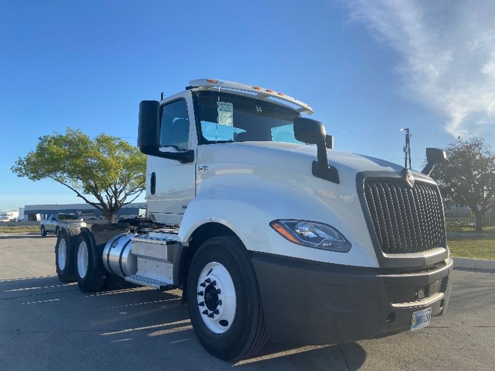 Day Cab Tractor-Heavy Duty Tractors-International-2020-LT625-San Antonio-TX-226,521\n\t\tmiles-$ 36,250 - Image 1