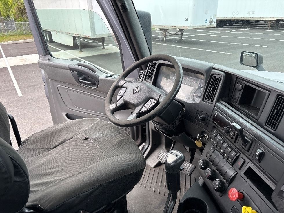Day Cab Tractor-Heavy Duty Tractors-International-2020-LT625-South Plainfield-NJ-239,400\n\t\tmiles-$ 29,750 - Image 14