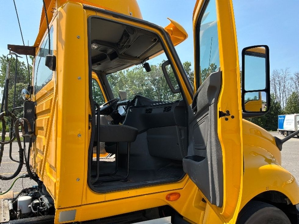 Day Cab Tractor-Heavy Duty Tractors-International-2020-LT625-Ste-Foy-PQ-506,446\n\t\tkm-$ 35,000 - Image 12