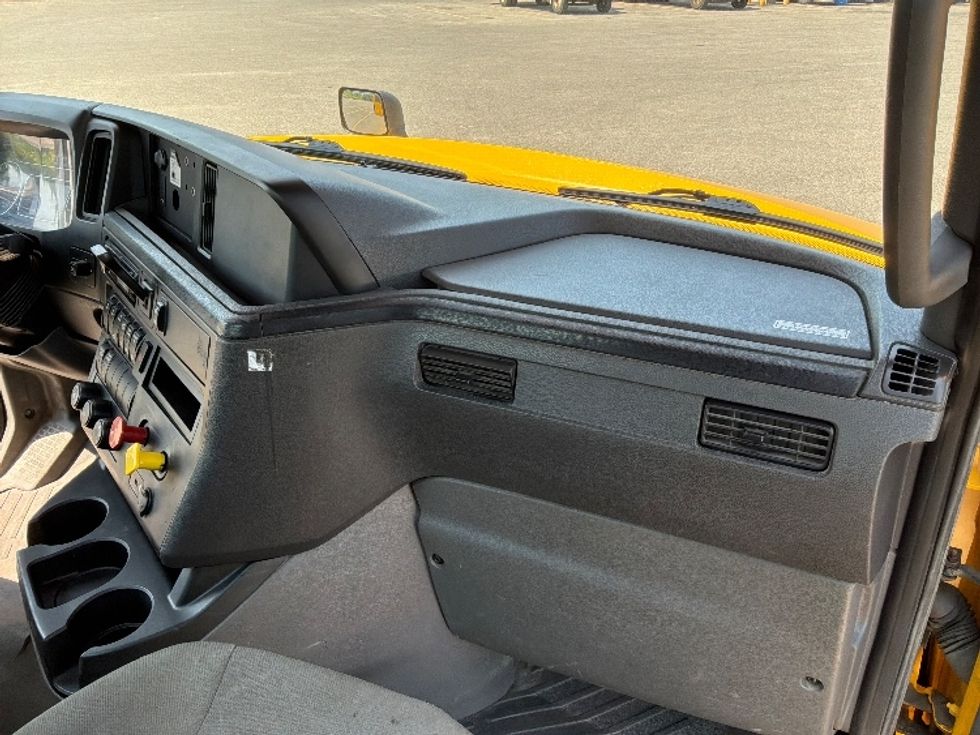Day Cab Tractor-Heavy Duty Tractors-International-2020-LT625-Ste-Foy-PQ-506,446\n\t\tkm-$ 35,000 - Image 13