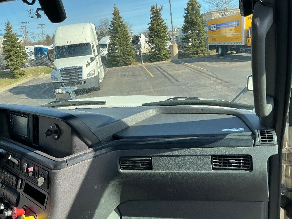 Day Cab Tractor-Heavy Duty Tractors-International-2020-LT625-Sturtevant-WI-325,751\n\t\tmiles-$ 30,000 - Image 13