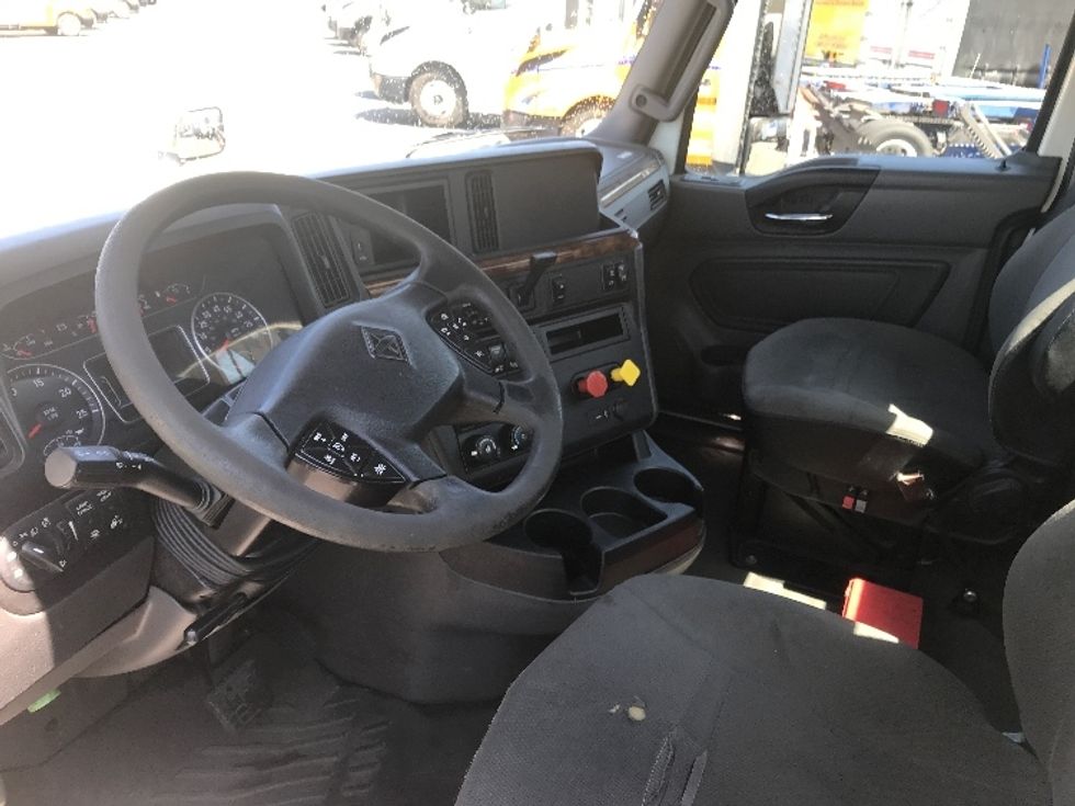 Day Cab Tractor-Heavy Duty Tractors-International-2020-LT625-Tacoma-WA-183,006\n\t\tmiles-$ 70,250 - Image 10
