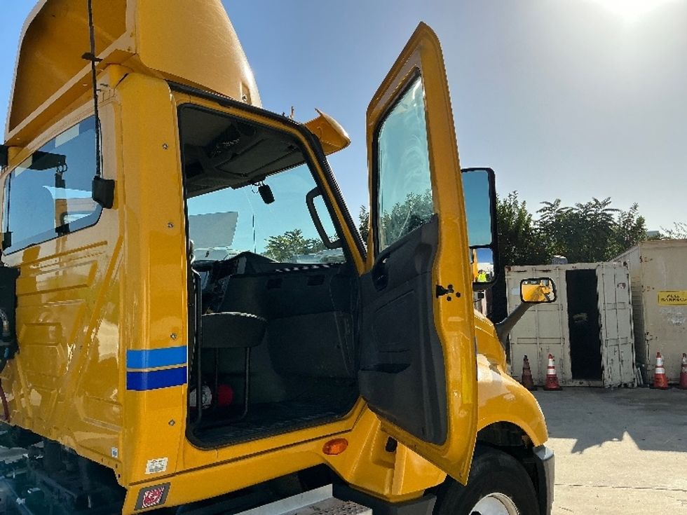 Day Cab Tractor-Heavy Duty Tractors-International-2020-LT625-Torrance-CA-143,962\n\t\tmiles-$ 32,000 - Image 10