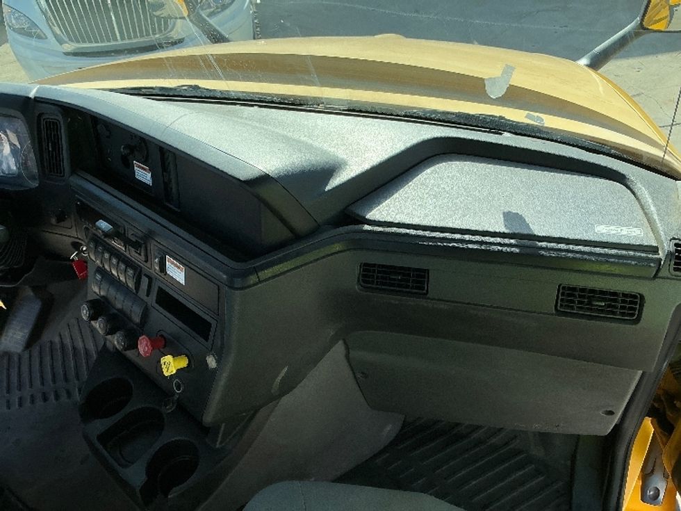 Day Cab Tractor-Heavy Duty Tractors-International-2020-LT625-Torrance-CA-143,962\n\t\tmiles-$ 32,000 - Image 11