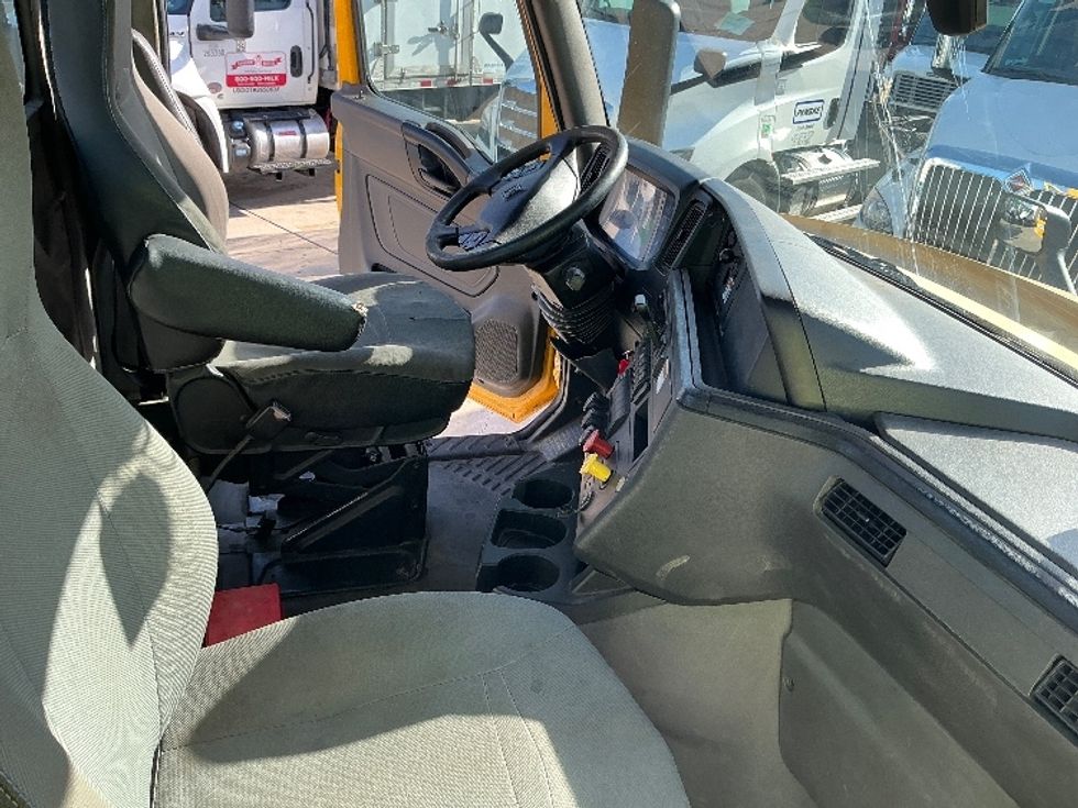 Day Cab Tractor-Heavy Duty Tractors-International-2020-LT625-Torrance-CA-143,962\n\t\tmiles-$ 32,000 - Image 12