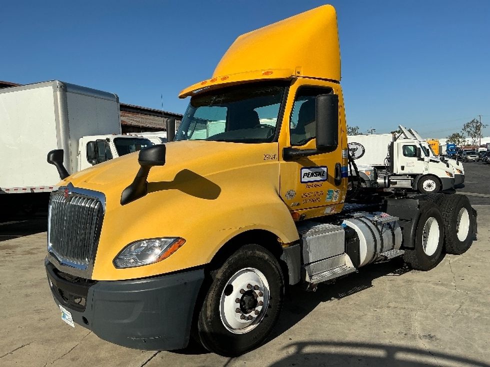 Day Cab Tractor-Heavy Duty Tractors-International-2020-LT625-Torrance-CA-143,962\n\t\tmiles-$ 32,000 - Image 3