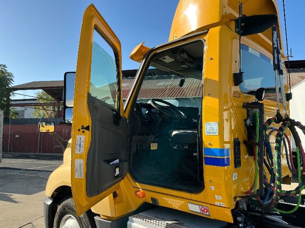 Day Cab Tractor-Heavy Duty Tractors-International-2020-LT625-Torrance-CA-143,962\n\t\tmiles-$ 32,000 - Image 9