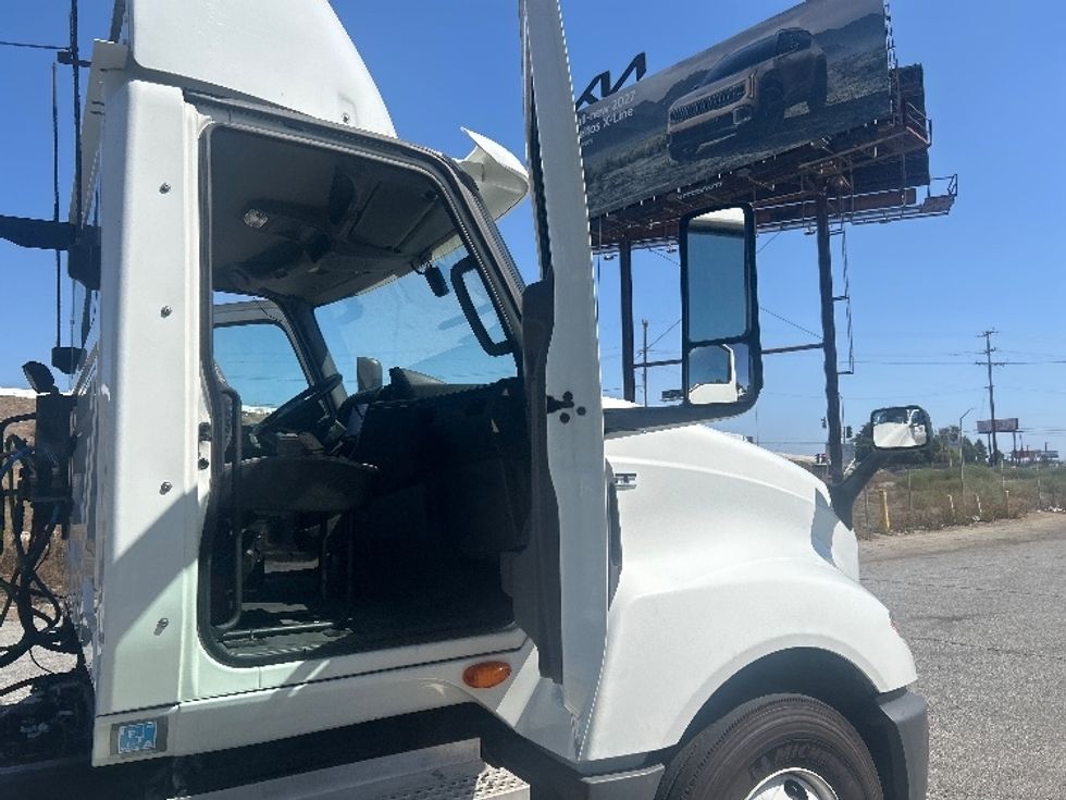 Day Cab Tractor-Heavy Duty Tractors-International-2020-LT625-Torrance-CA-177,261\n\t\tmiles-$ 37,250 - Image 12