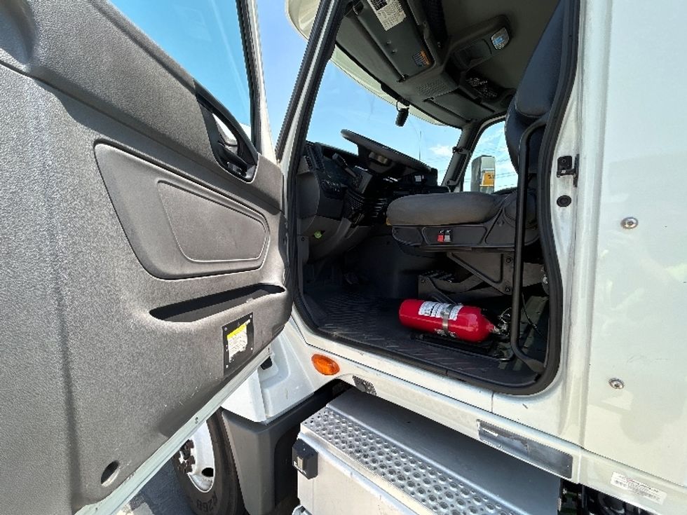 Day Cab Tractor-Heavy Duty Tractors-International-2020-LT625-Torrance-CA-205,378\n\t\tmiles-$ 36,250 - Image 9