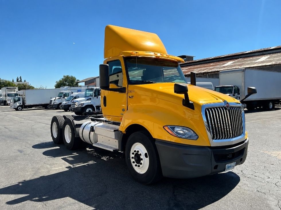 Day Cab Tractor-Heavy Duty Tractors-International-2020-LT625-Torrance-CA-214,877\n\t\tmiles-$ 30,250 - Image 1